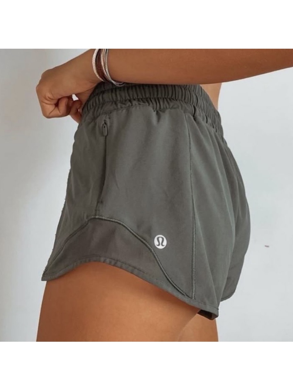 Lululemon Hotty Hot Short II (2.5")
Dark Forest